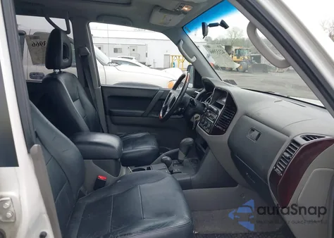 2002 Mitsubishi Montero Limited z USA, uszkodzony, nr VIN JA4MW51R82J060397